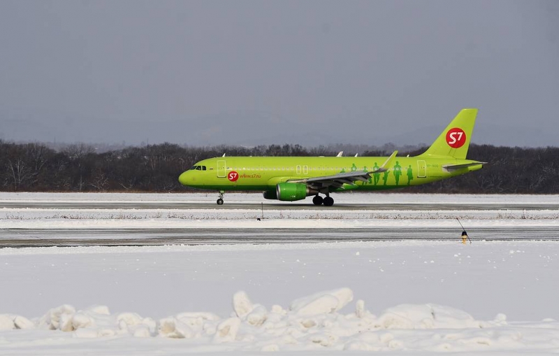 Самолет S7 вернулся в аэропорт Новосибирска после взлета из-за неполадок с двигателем