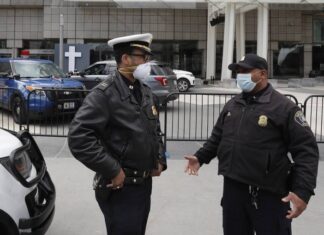 Шесть человек пострадали из-за случайного подрыва самодельной бомбы в школе в США