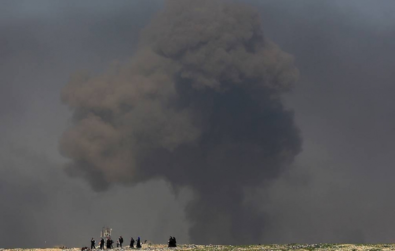 СМИ: бензовозы с сирийской нефтью уничтожили в районе Джераблуса на границе с Турцией