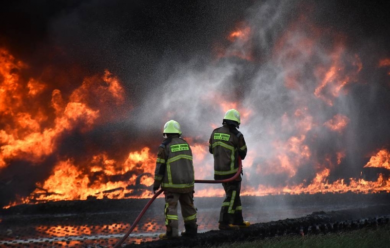 СМИ: при взрыве на НПЗ в Индонезии пострадали 20 человек

