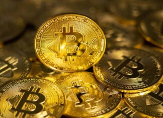 Стоимость биткойна превысила $57 тыс.