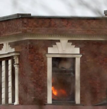 Стрелявший в Подмосковье по силовикам мужчина, предварительно, погиб в горящем доме