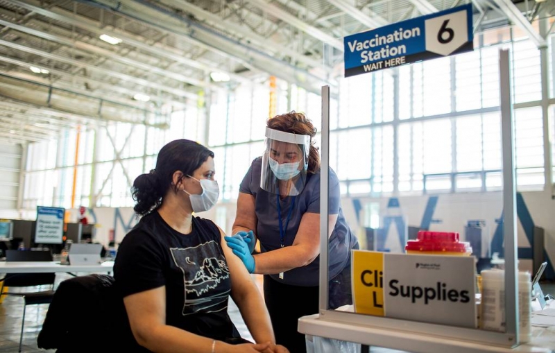 У вакцины Moderna нашли отложенные побочные эффекты

