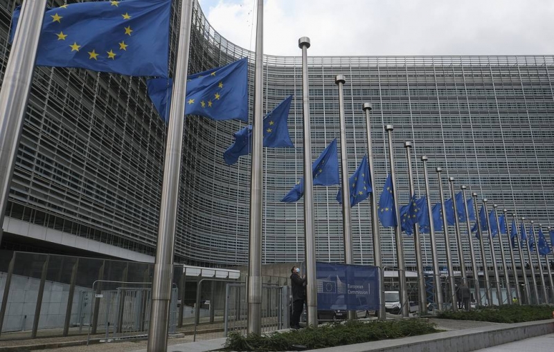 В ЕК заявили, что переговоров с производителями "Спутника V" на данный момент нет

