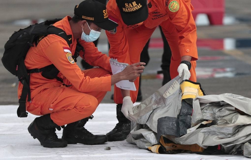 В Индонезии обнаружили речевой самописец разбившегося в январе Boeing 737

