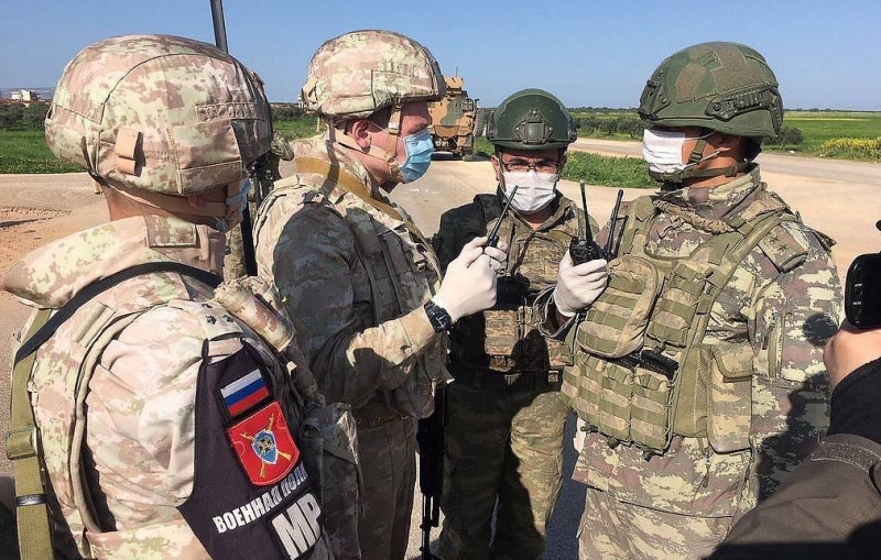 В МО РФ предупредили о планах боевиков инсценировать химатаку в Идлибе

