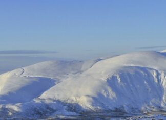В Мурманской области сошла лавина. Под завалами находится ребенок