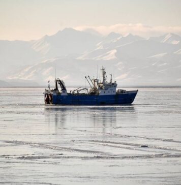 В Приморье на рыболовном судне произошел пожар