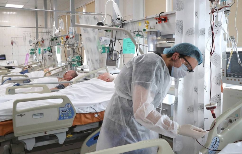 В России за сутки выявили 11 022 случая заражения коронавирусом

