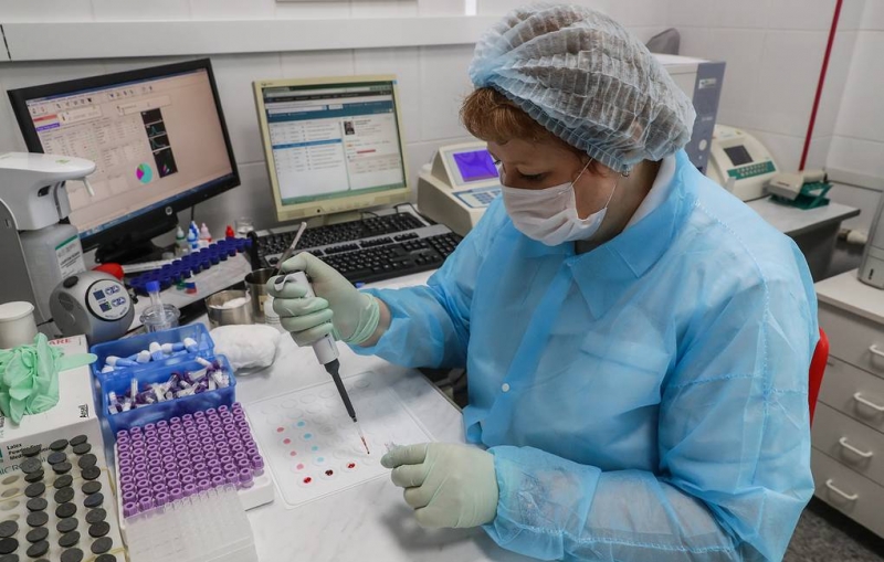 В США предположили, что люди со второй группой крови восприимчивее к заражению COVID-19

