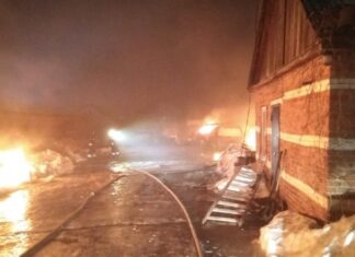 В Туле 13 автомобилей сгорели при пожаре