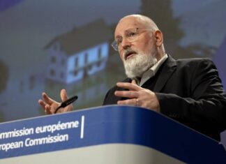 Замглавы Еврокомиссии считает, что стратегия вакцинации ЕС была ошибочной