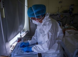 Американский эпидемиолог считает, что США переживают четвертую волну COVID-19