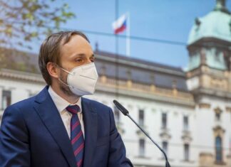 Чехия высылает 63 сотрудника посольства России