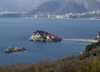 Черногория продлила безвизовый въезд для россиян