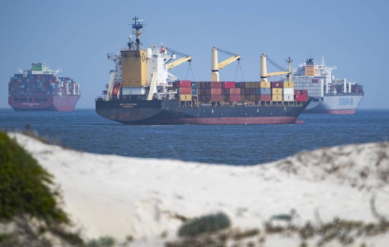 Движение по Суэцкому каналу восстановлено

