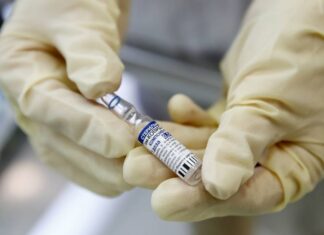 Еврокомиссар считает, что «Спутник V» в случае допуска придет в ЕС «слишком поздно»