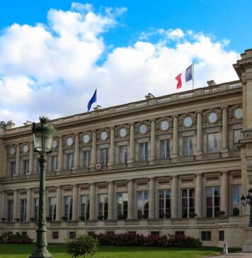 Франция призвала Россию пояснить цель передвижения войск у границы с Украиной