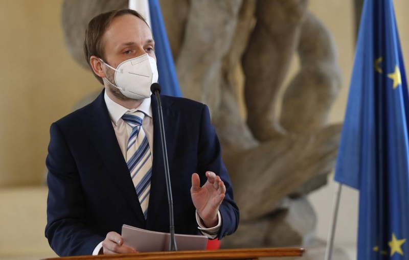 Глава МИД Чехии допустил высылку "примерно 60" сотрудников посольства России