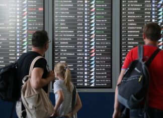 «Известия»: российским туристам могут предложить вернуться из Турции за 10 тыс. рублей