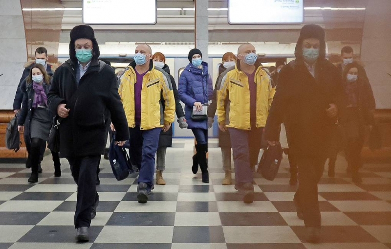 Каждый седьмой россиянин выступил за введение бессрочного масочного режима