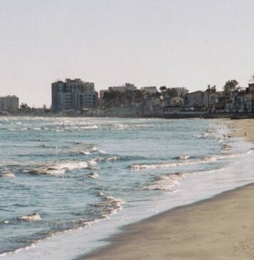 Кипр начинает принимать всех пассажиров из России