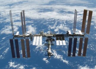 Корабль «Союз МС-17» с тремя членами экипажа на борту отстыковался от МКС