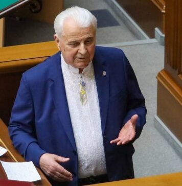 Кравчук потребовал удалить с переговоров контактной группы эксперта от ДНР