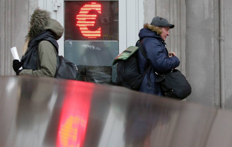 Курс евро поднялся выше 90 рублей

