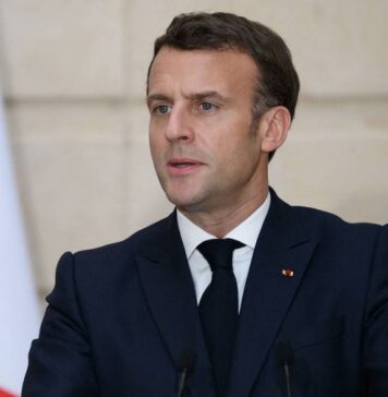 Макрон рассказал Путину о своем разговоре с Зеленским в Париже