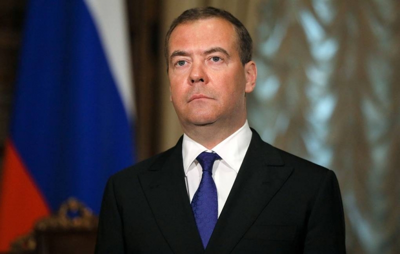 Медведев заявил, что переход к четырехдневной рабочей неделе должен быть постепенным