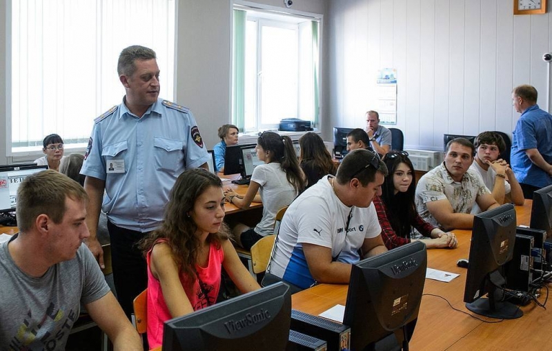 МВД выдало в два раза меньше водительских прав тем, кто сдавал экзамены по новым правилам

