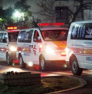 На востоке Тайваня пассажирский поезд сошел с рельсов