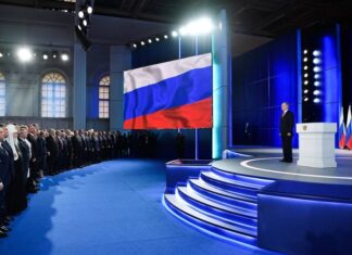 О чем говорили Владимир Путин и Дмитрий Медведев в посланиях Федеральному собранию