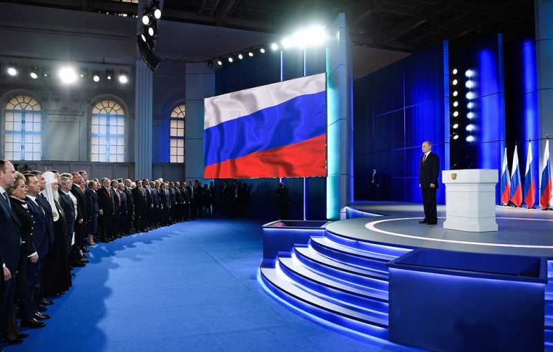 О чем говорили Владимир Путин и Дмитрий Медведев в посланиях Федеральному собранию