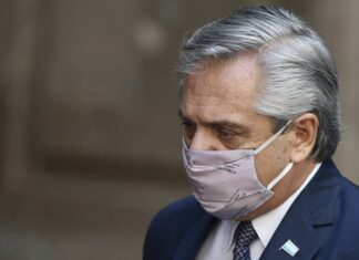 Президент Аргентины сообщил, что, предположительно, заразился коронавирусом