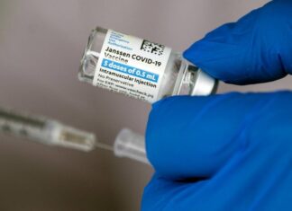 Применение вакцины Johnson & Johnson приостановят в США и отложат в ЕС из-за тромбоза