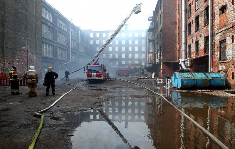 Путин наградил орденами Мужества четырех пожарных. Двоих посмертно