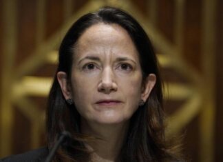 Разведка США допускает, что коронавирус начал распространяться из лаборатории в Китае