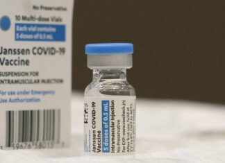 Регулятор США отменил ограничения на использование вакцины Johnson & Johnson