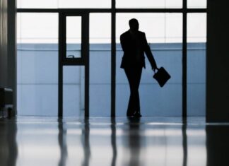 Словакия высылает трех российских дипломатов