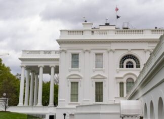 США заявили, что оставляют за собой право на новые санкции против России из-за Навального