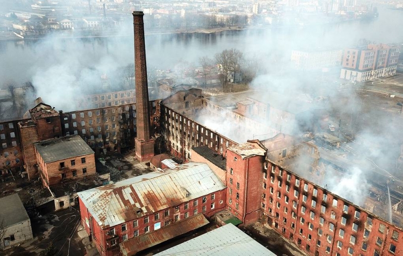 Суд отправил в СИЗО гендиректора сгоревшей Невской мануфактуры