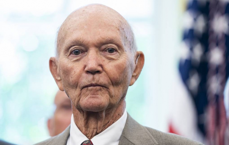 Умер астронавт Майкл Коллинз. Он участвовал в первом полете с высадкой на Луну