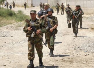 В Киргизии сообщили о трех убитых пограничниках в конфликте с Таджикистаном