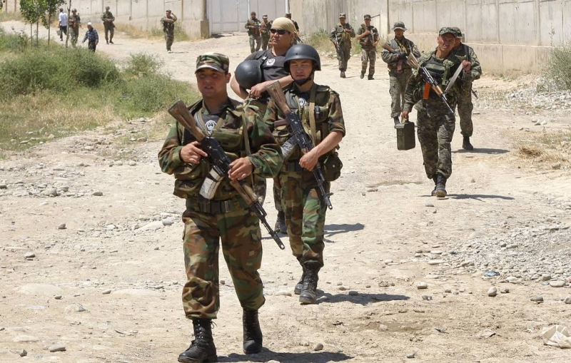 В Киргизии сообщили о трех убитых пограничниках в конфликте с Таджикистаном