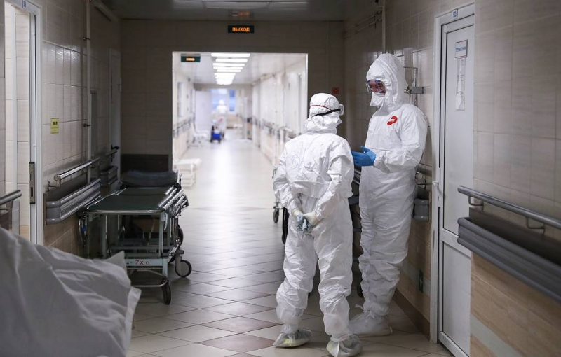 В России за сутки выявили 8 053 заразившихся коронавирусом. Это минимум за семь месяцев