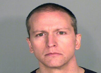 В США экс-полицейского признали виновным в непредумышленном убийстве Джорджа Флойда