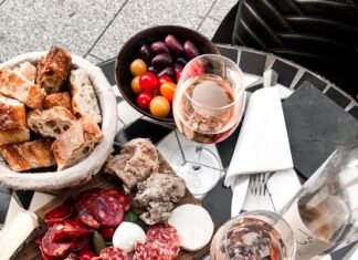 Что на закуску? Рецепты простых закусок для вина