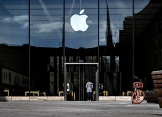 Apple подала в суд на ФАС после штрафа на $12 млн